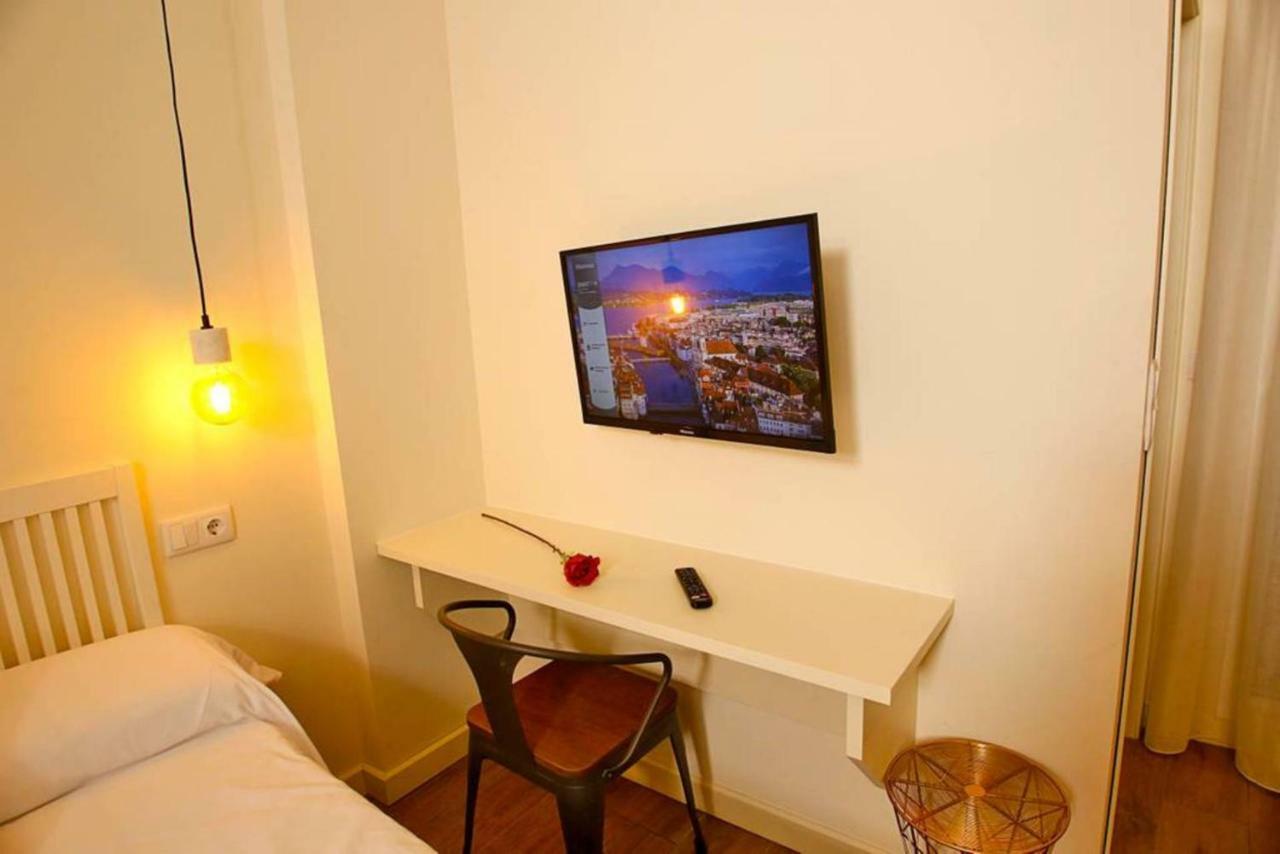 The Wall - New Apartment อาลิกันเต ภายนอก รูปภาพ